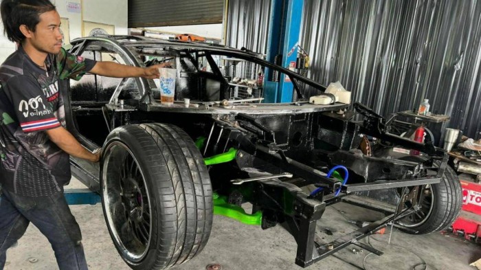 Thợ Thái Lan chi 270 triệu đồng nâng cấp Toyota Crown thành Lamborghini Aventador Toyota Crown