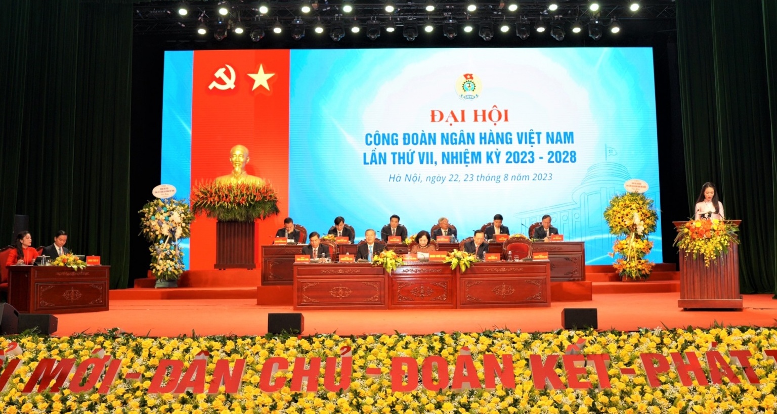 Xây dựng đội ngũ cán bộ có phẩm chất và trình độ cao, đáp ứng hội nhập và chuyển đổi số