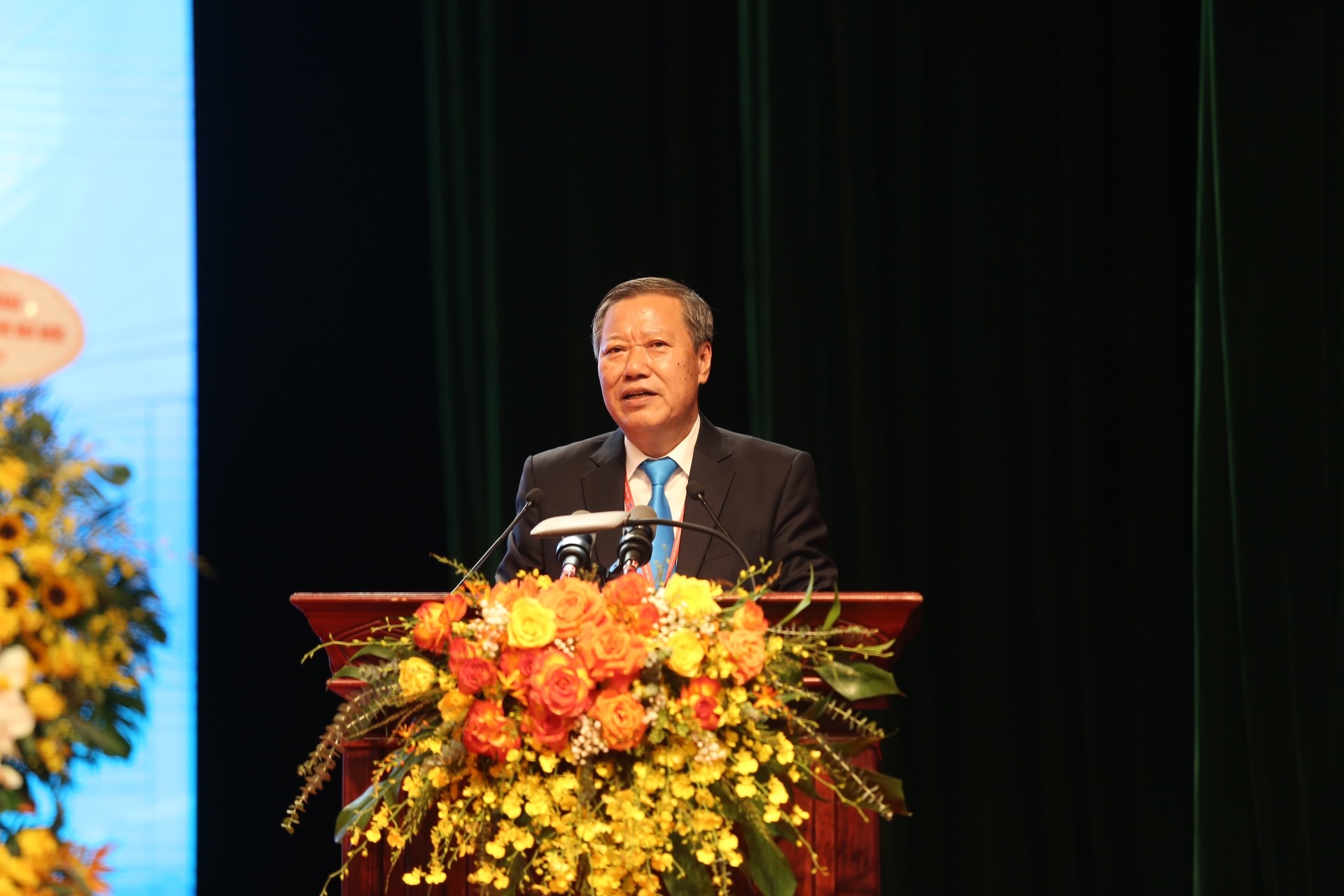 Xây dựng đội ngũ cán bộ có phẩm chất và trình độ cao, đáp ứng hội nhập và chuyển đổi số Xây dựng đội ngũ cán bộ có phẩm chất và trình độ cao, đáp ứng hội nhập và chuyển đổi số