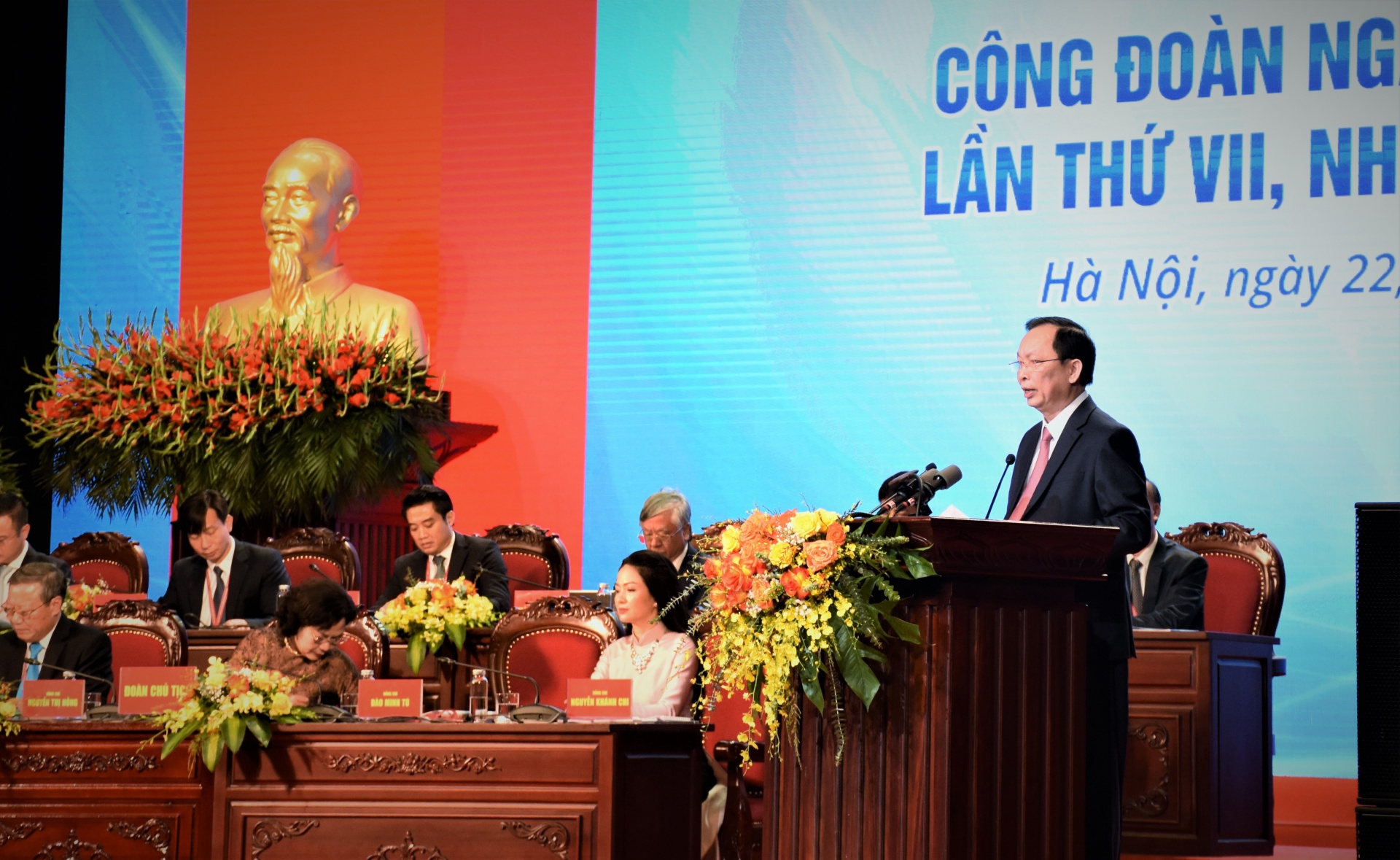 Xây dựng đội ngũ cán bộ có phẩm chất và trình độ cao, đáp ứng hội nhập và chuyển đổi số Xây dựng đội ngũ cán bộ có phẩm chất và trình độ cao, đáp ứng hội nhập và chuyển đổi số