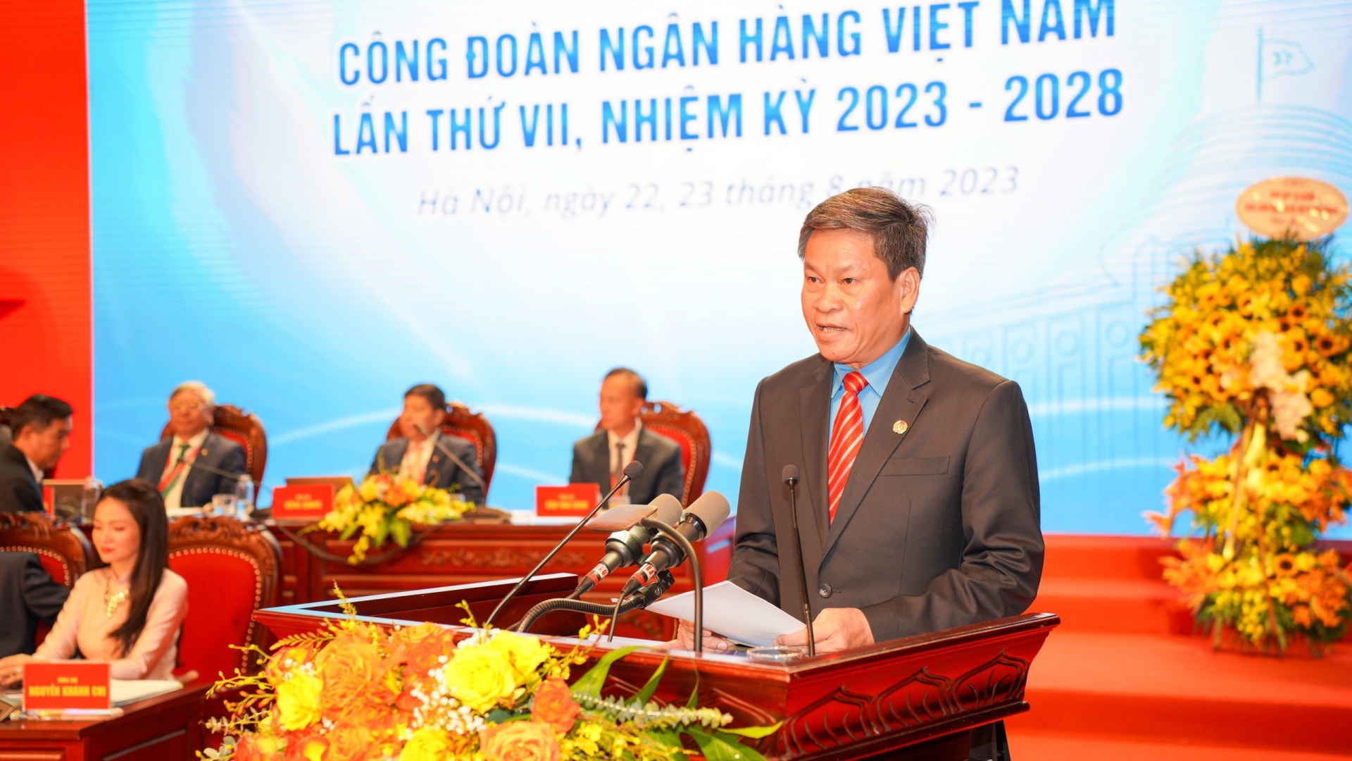 NHỮNG BƯỚC TIẾN ĐƯỢC KỲ VỌNG TRONG NHIỆM KỲ MỚI NHỮNG BƯỚC TIẾN ĐƯỢC KỲ VỌNG TRONG NHIỆM KỲ MỚI