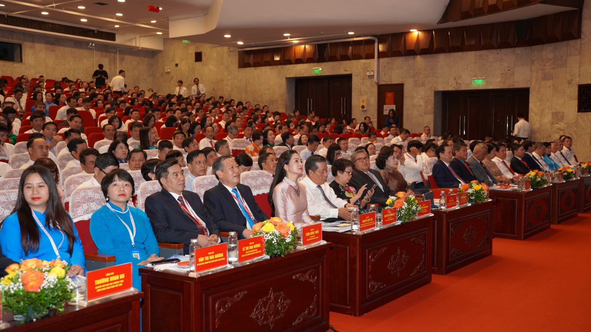 Xây dựng đội ngũ cán bộ có phẩm chất và trình độ cao, đáp ứng hội nhập và chuyển đổi số Xây dựng đội ngũ cán bộ có phẩm chất và trình độ cao, đáp ứng hội nhập và chuyển đổi số