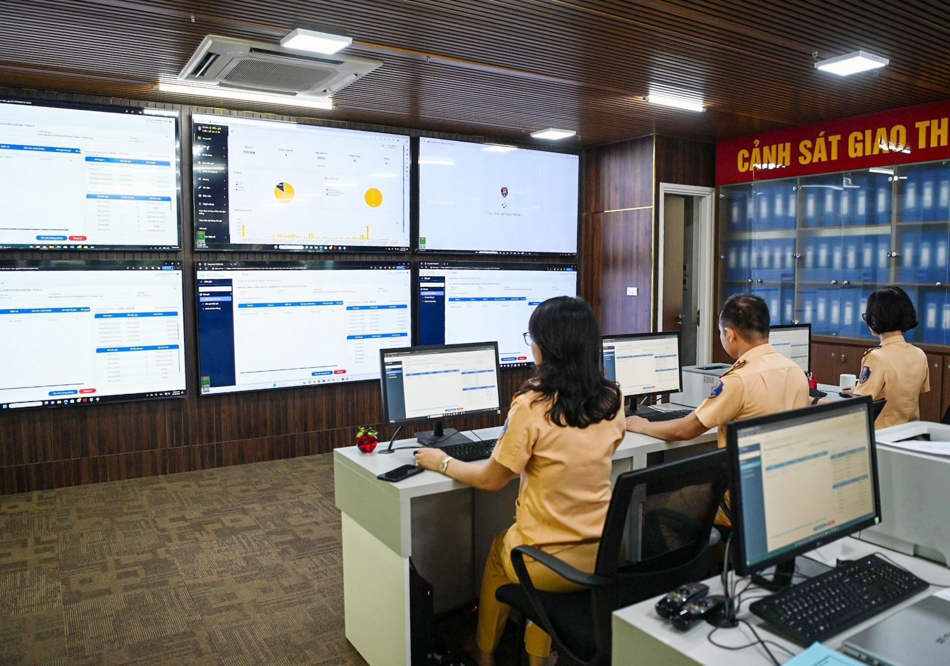 Phiên đấu giá biển số đầu tiên gặp sự cố, biển số trúng đấu giá có tăng lên tiền tỷ? Phiên đấu giá biển số đầu tiên gặp sự cố, biển số trúng đấu giá có tăng lên tiền tỷ?