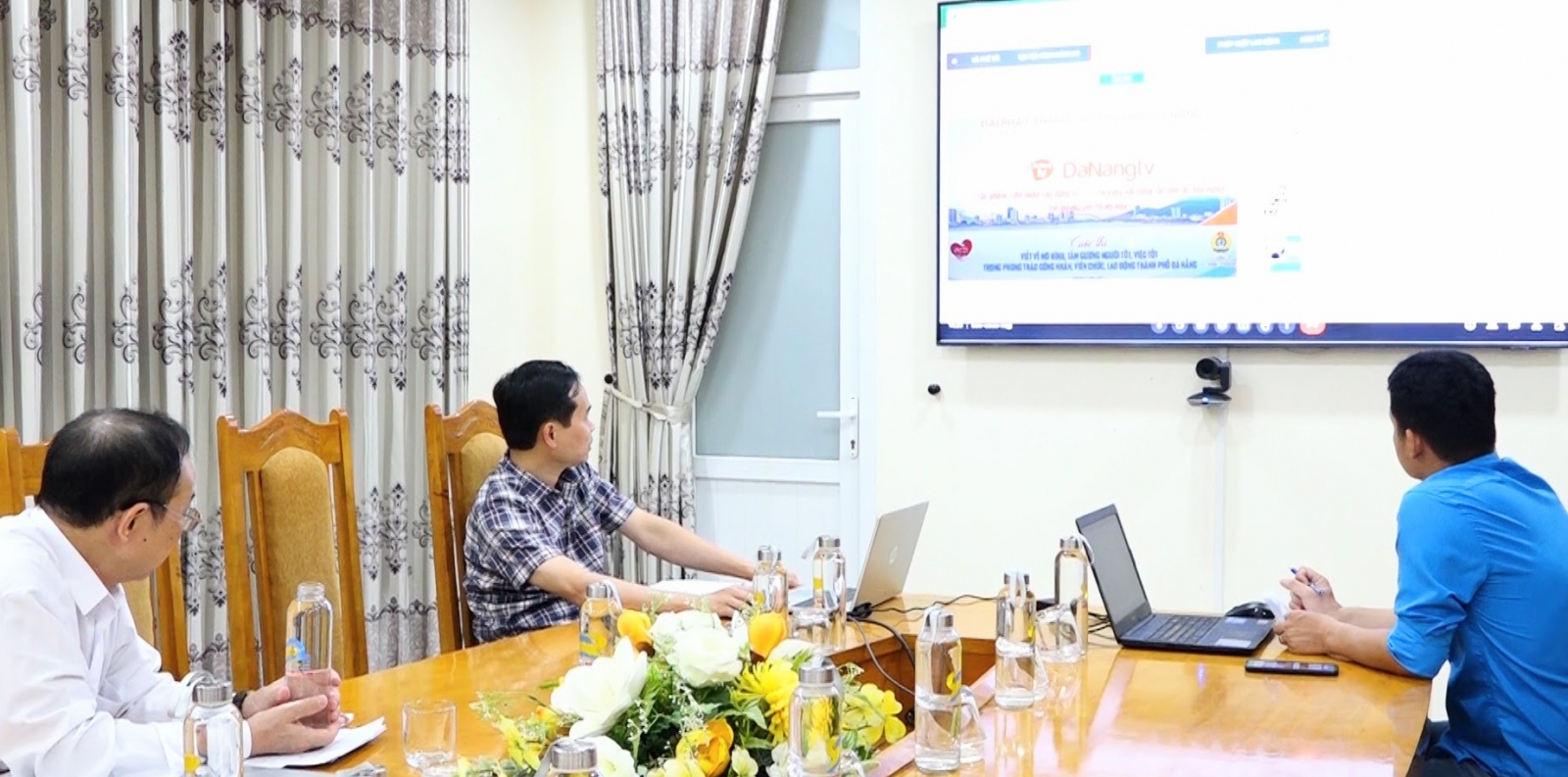 22 tác phẩm đoạt giải Cuộc thi viết về phong trào CNVCLĐ TP Đà Nẵng lần II 22 tác phẩm đoạt giải Cuộc thi viết về phong trào CNVCLĐ TP Đà Nẵng lần II