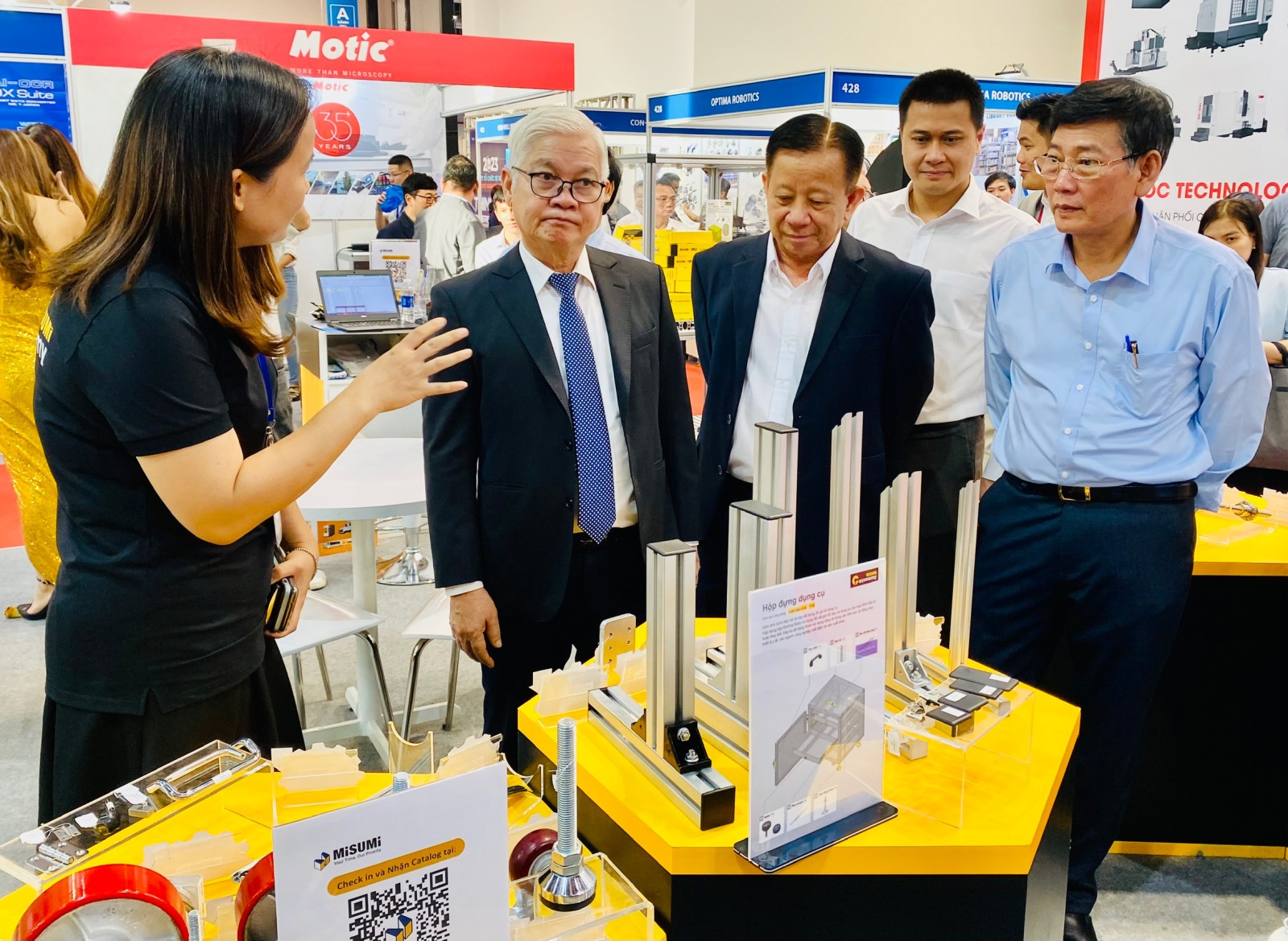 Bình Dương nỗ lực phát triển toàn diện mang lại cuộc sống xanh cho người dân Bình Dương nỗ lực phát triển toàn diện mang lại cuộc sống xanh cho người dân