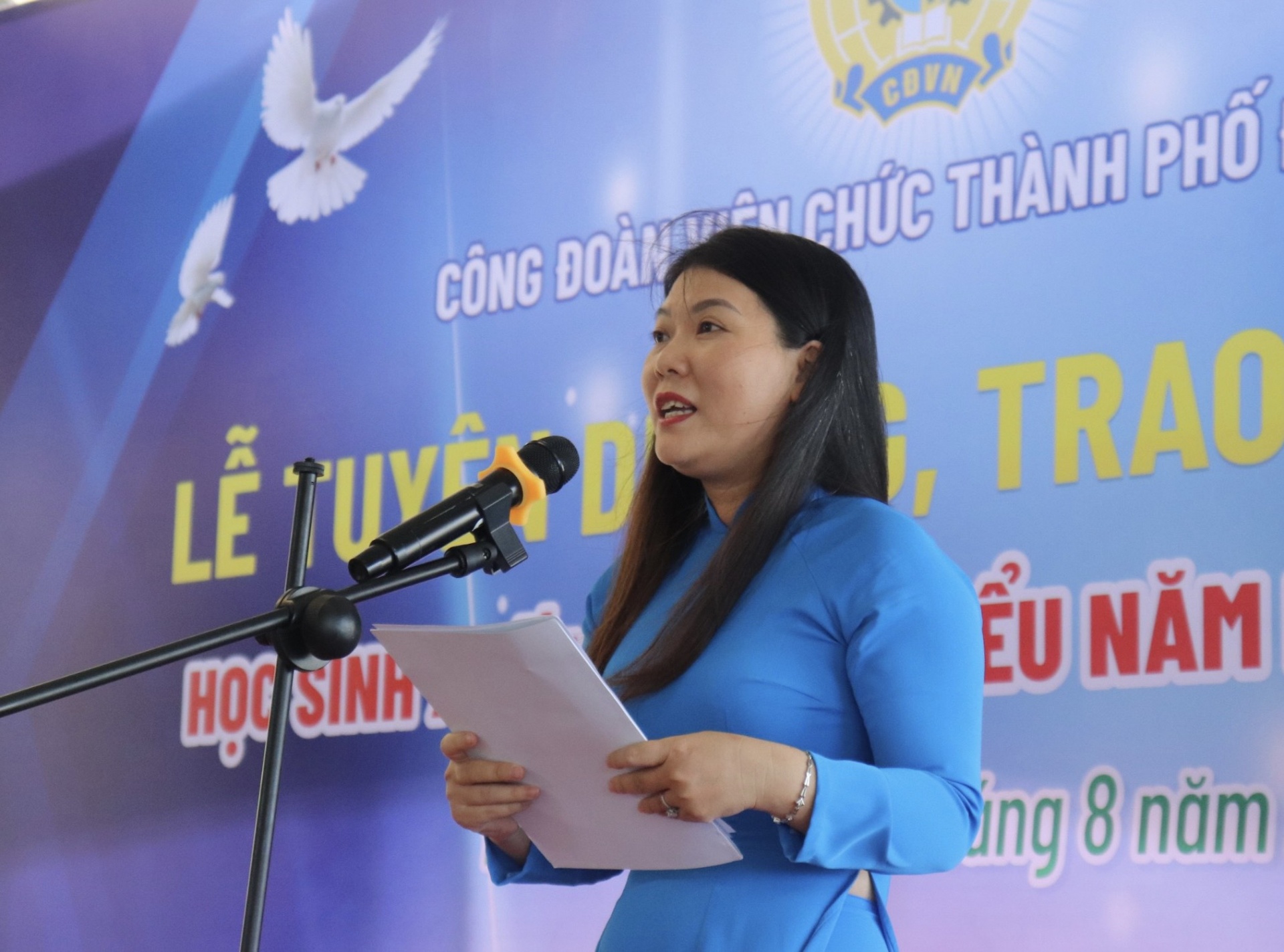 Công đoàn Viên chức thành phố Đà Nẵng trao 127 suất học bổng cho học sinh xuất sắc Công đoàn Viên chức thành phố Đà Nẵng trao 127 suất học bổng cho học sinh xuất sắc