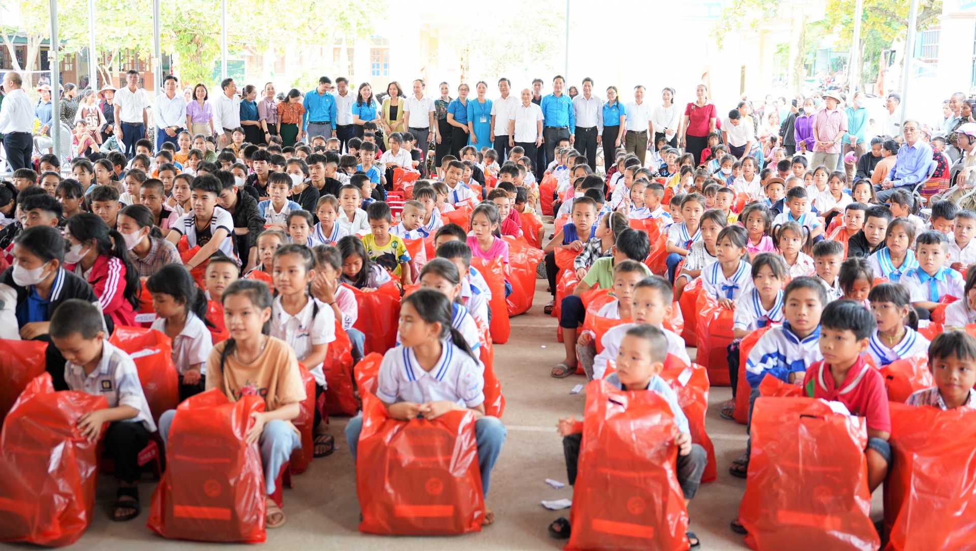 Nghệ An: Chương trình ‘Chiếc cặp yêu thương’ mang niềm vui vào năm học mới