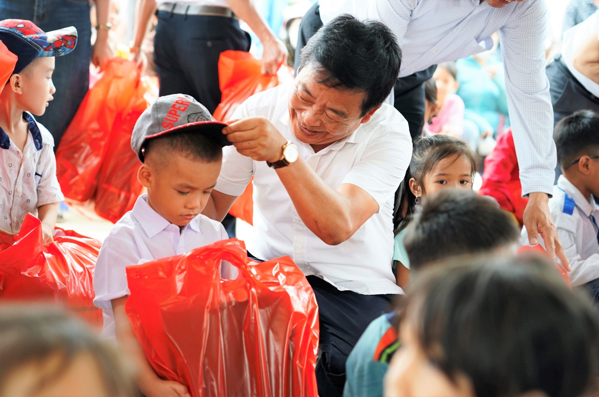Nghệ An: Chương trình ‘Chiếc cặp yêu thương’ mang niềm vui vào năm học mới