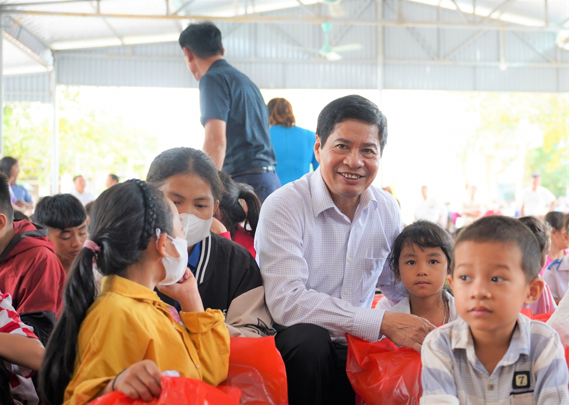 Nghệ An: Chương trình ‘Chiếc cặp yêu thương’ mang niềm vui vào năm học mới