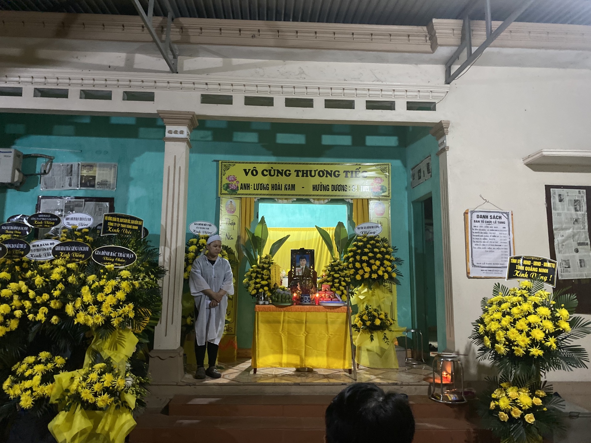 Nghẹt thở tìm kiếm thợ mỏ bị vùi lấp tại Công ty Than Vàng Danh Nghẹt thở tìm kiếm thợ mỏ bị vùi lấp tại Công ty Than Vàng Danh