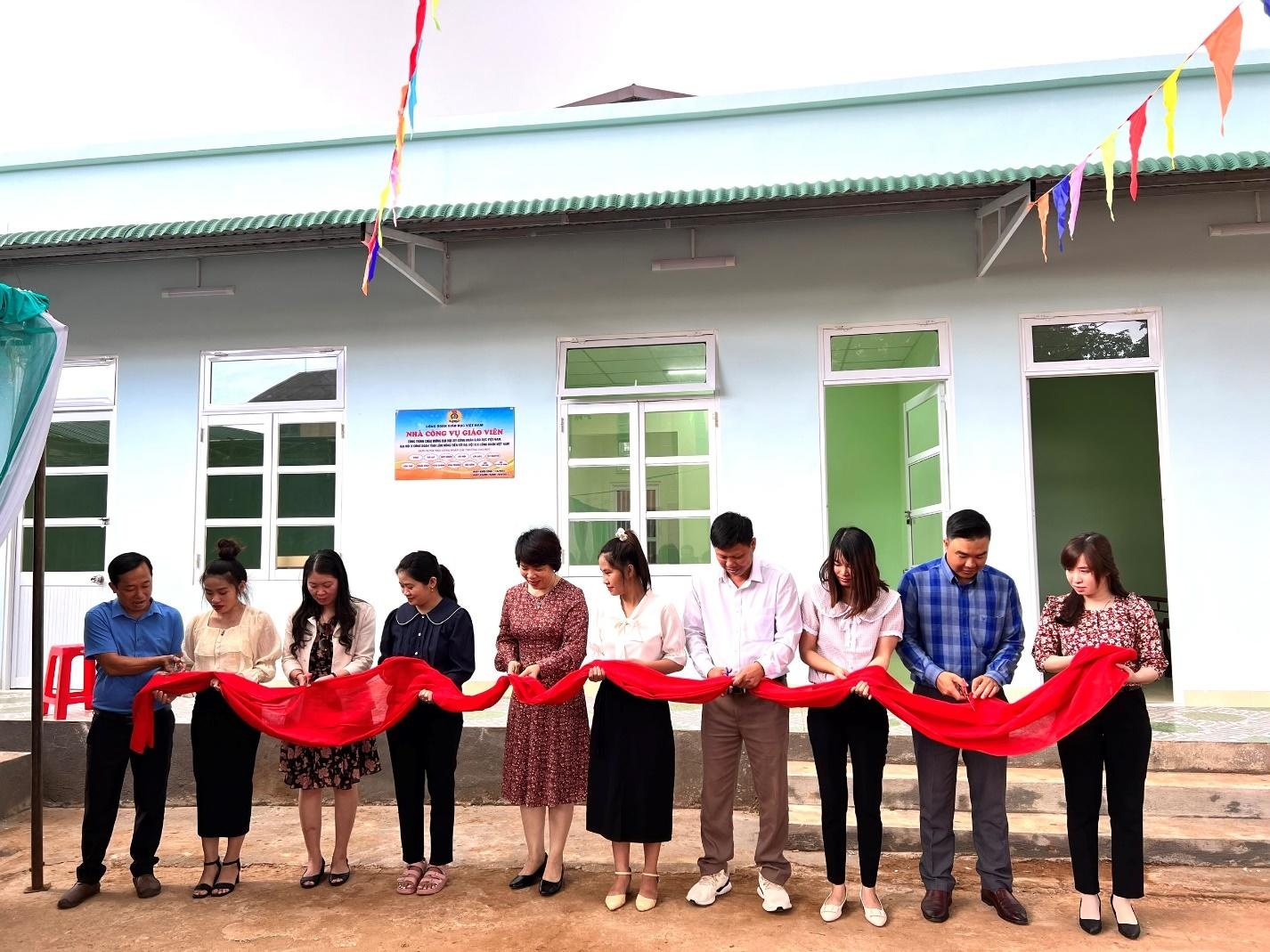 Công đoàn tỉnh Lâm Đồng tăng cường đại diện, bảo vệ và chăm lo cho người lao động Công đoàn tỉnh Lâm Đồng tăng cường đại diện, bảo vệ và chăm lo cho người lao động