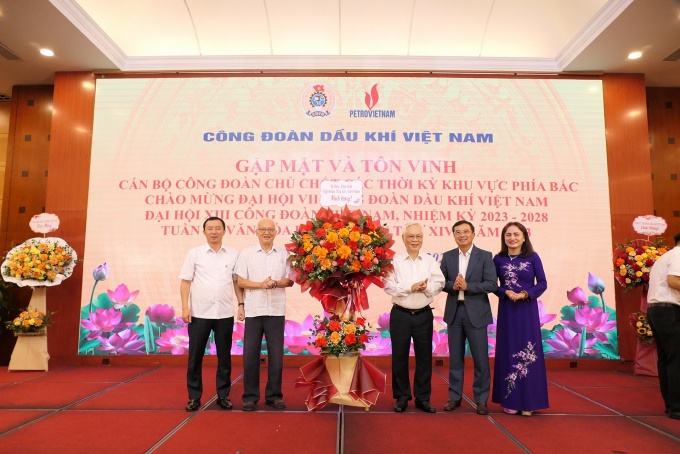 Gặp mặt, tôn vinh cán bộ công đoàn chủ chốt qua các thời kỳ khu vực phía Bắc Gặp mặt, tôn vinh cán bộ công đoàn chủ chốt qua các thời kỳ khu vực phía Bắc