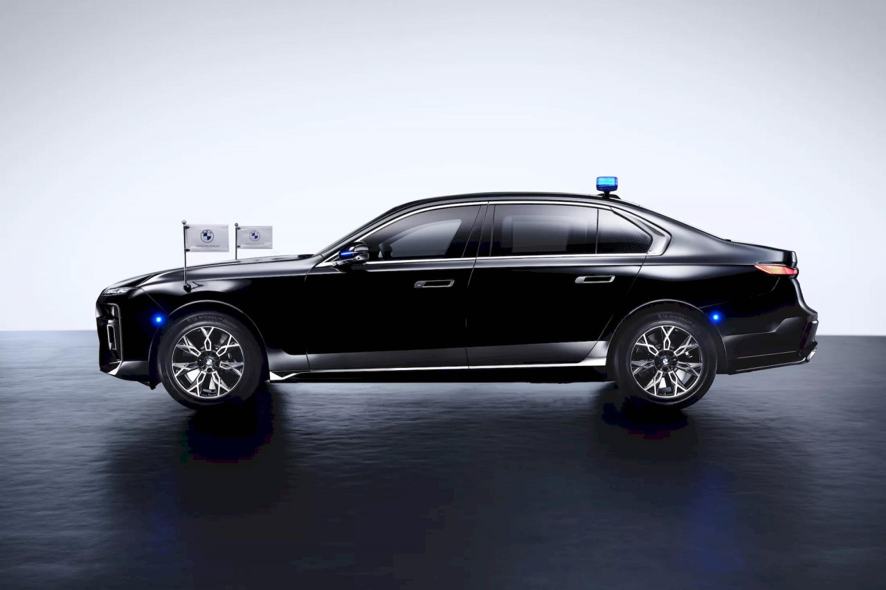 Cận cảnh BMW 7-Series và i7 bọc thép chống đạn dành cho 'yếu nhân' Cận cảnh BMW 7-Series và i7 bọc thép chống đạn dành cho 'yếu nhân'