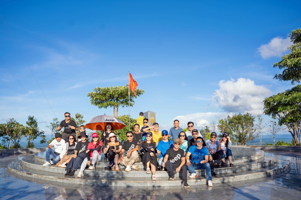 Jeep Caravan lần 3: Lan tỏa yêu thương - Cùng em đến trường Jeep Caravan lần 3: Lan tỏa yêu thương - Cùng em đến trường