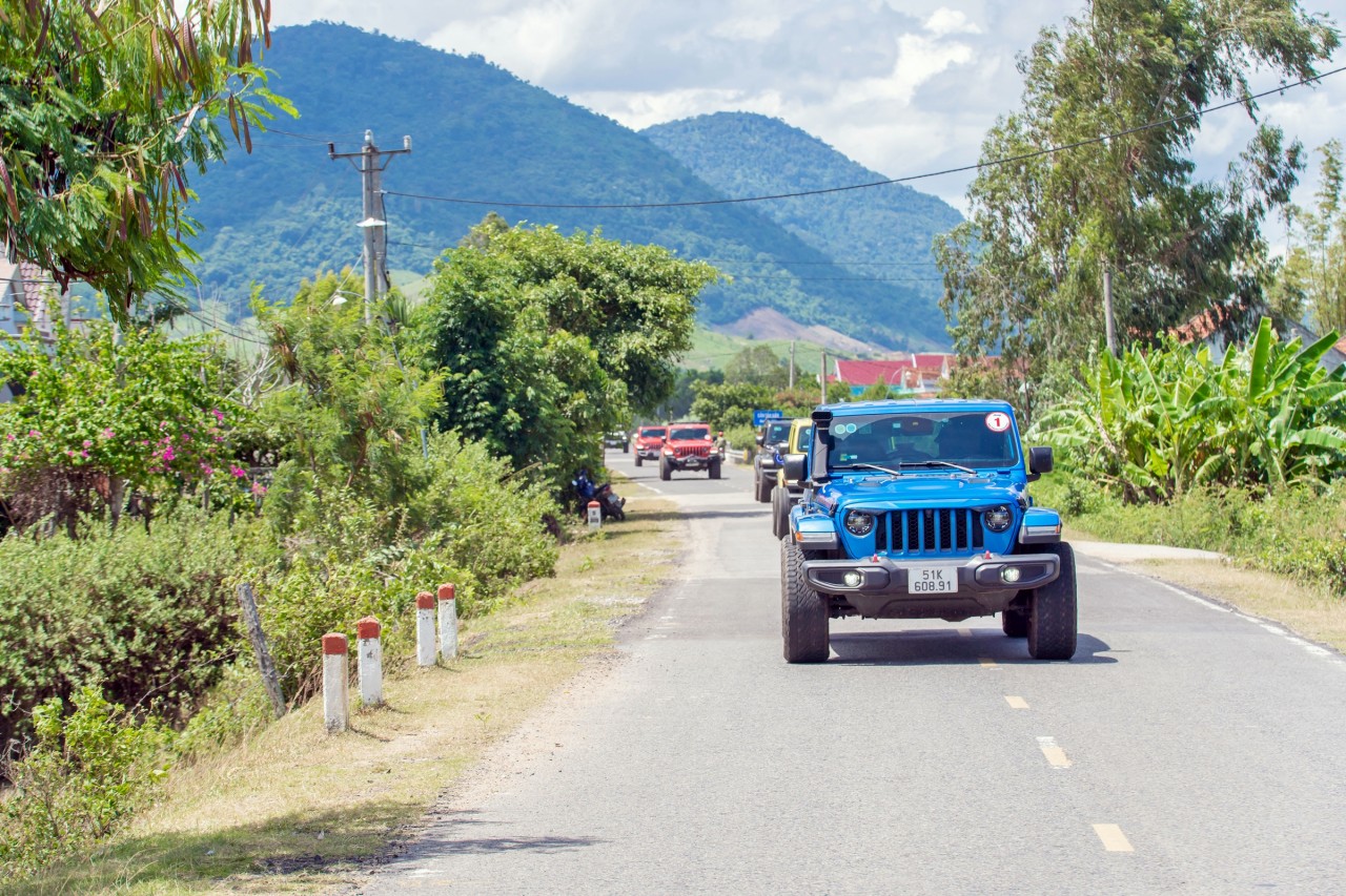 Jeep Caravan lần 3: Lan tỏa yêu thương - Cùng em đến trường Jeep Caravan lần 3: Lan tỏa yêu thương - Cùng em đến trường