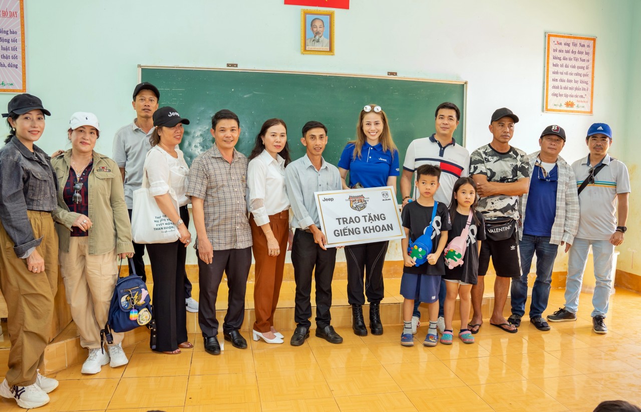 Jeep Caravan lần 3: Lan tỏa yêu thương - Cùng em đến trường Jeep Caravan lần 3: Lan tỏa yêu thương - Cùng em đến trường