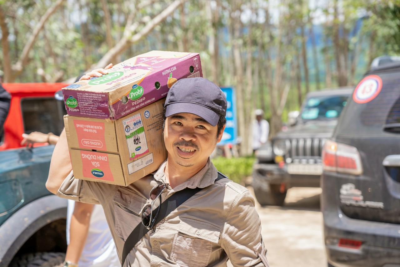 Jeep Caravan lần 3: Lan tỏa yêu thương - Cùng em đến trường Jeep Caravan lần 3: Lan tỏa yêu thương - Cùng em đến trường