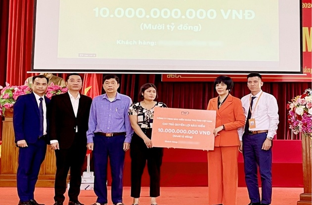 Một công ty bảo hiểm chi trả 10 tỷ đồng cho khách hàng ở Vĩnh Phúc