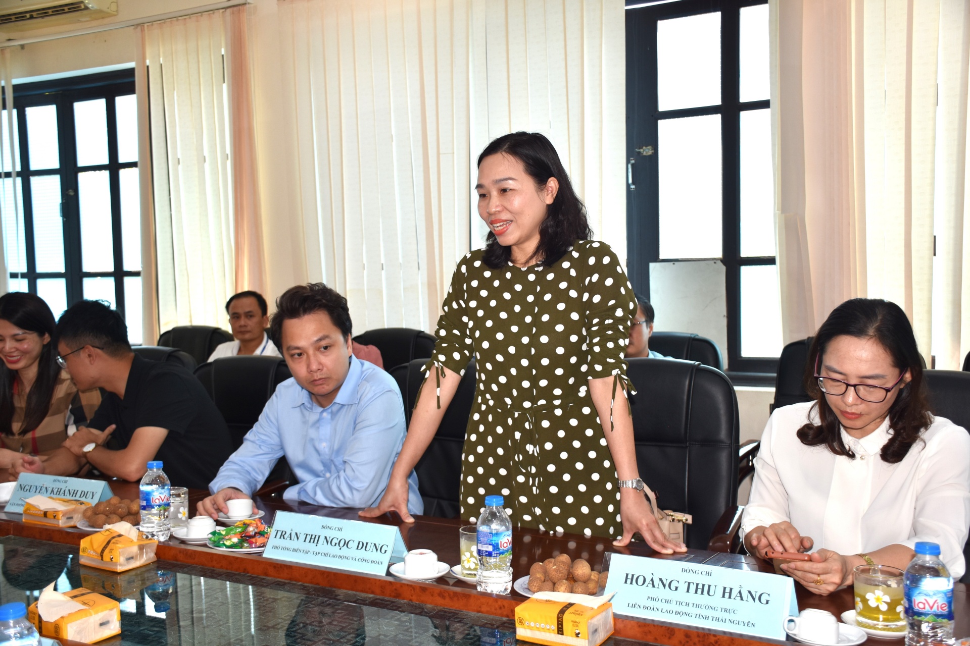 Trao tặng máy tính bảng cho Trường Trung cấp nghề Thái Nguyên