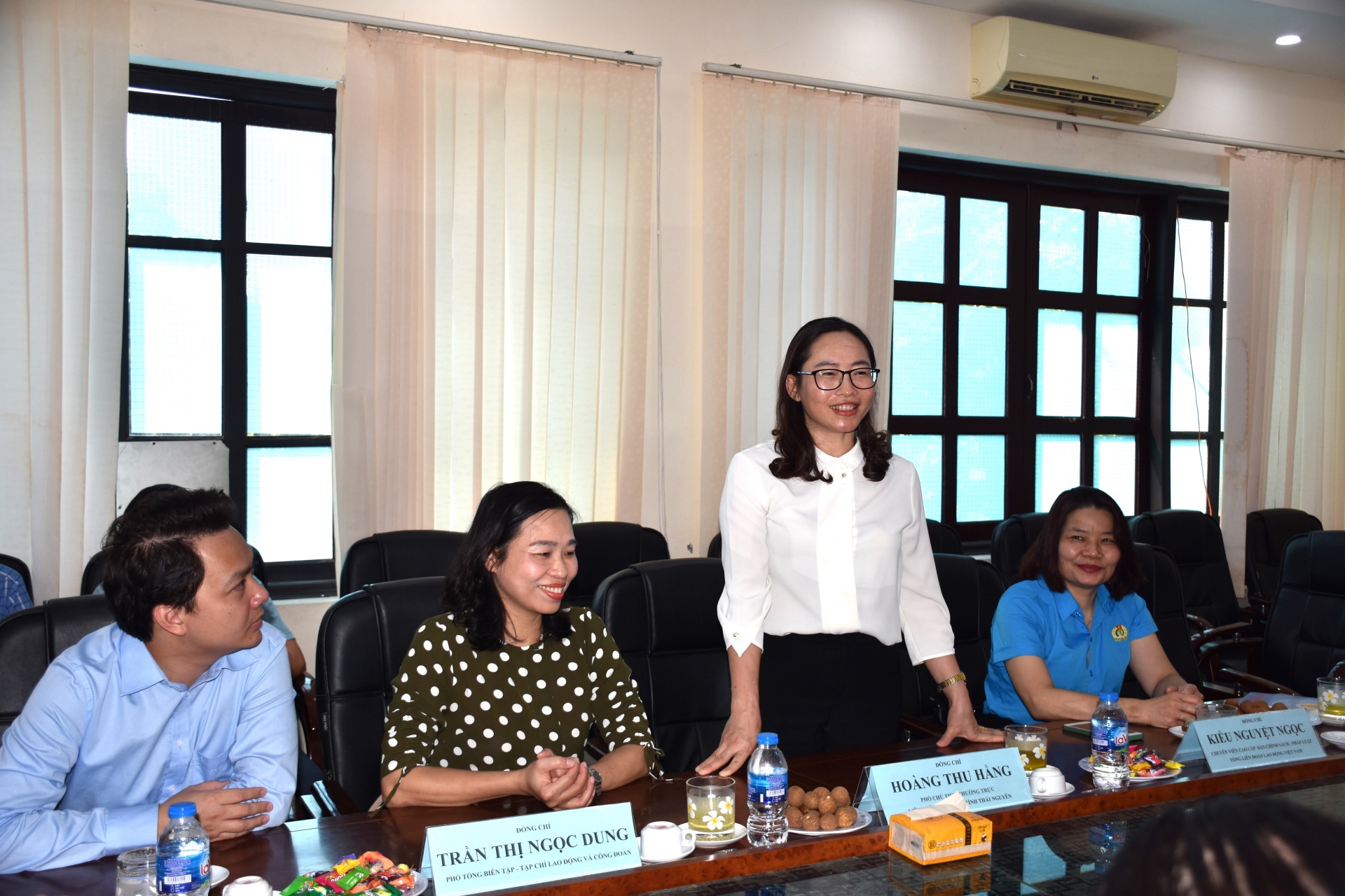 Trao tặng máy tính bảng cho Trường Trung cấp nghề Thái Nguyên