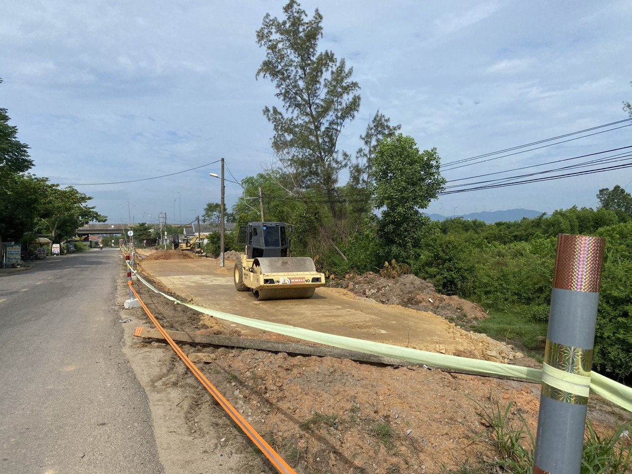 Ngày lễ, công nhân vẫn miệt mài làm việc trên các công trình xây dựng Ngày lễ, công nhân vẫn miệt mài làm việc trên các công trình xây dựng