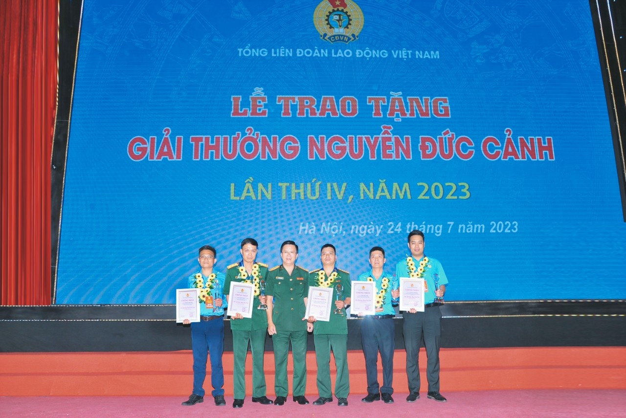 Sáng kiến “Rập form cải tiến” của anh công nhân may Sáng kiến “Rập form cải tiến” của anh công nhân may