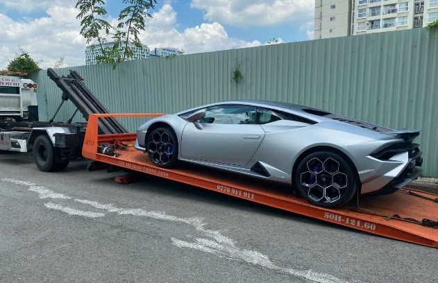 Siêu xe Lamborghini Huracan Tecnica vừa đặt chân tới Việt Nam.