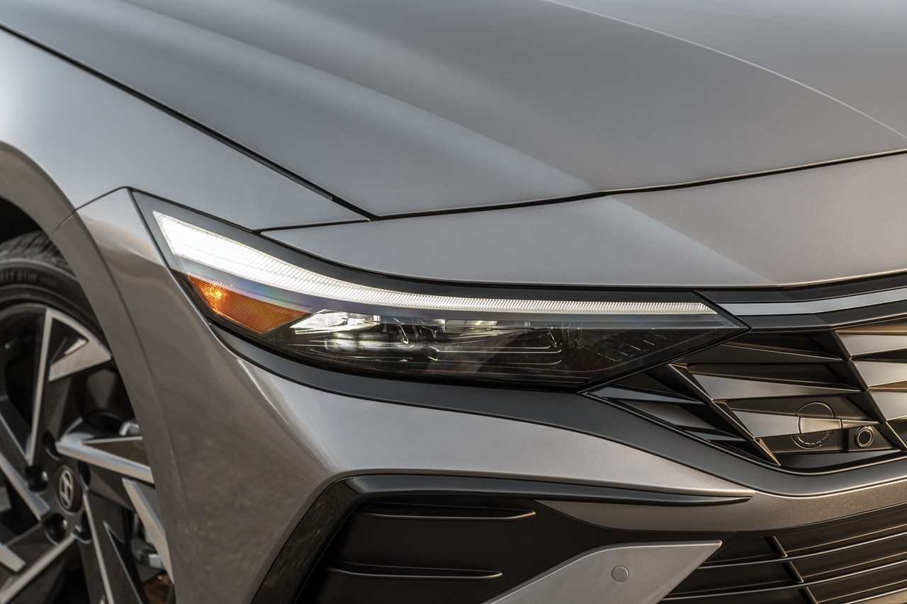 Hyundai Elantra ra mắt tại Mỹ với 4 tùy chọn động cơ Hyundai Elantra ra mắt tại Mỹ với 4 tùy chọn động cơ