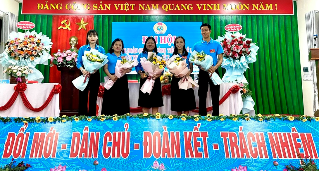 Người “truyền lửa” bằng cả trái tim Người “truyền lửa” bằng cả trái tim