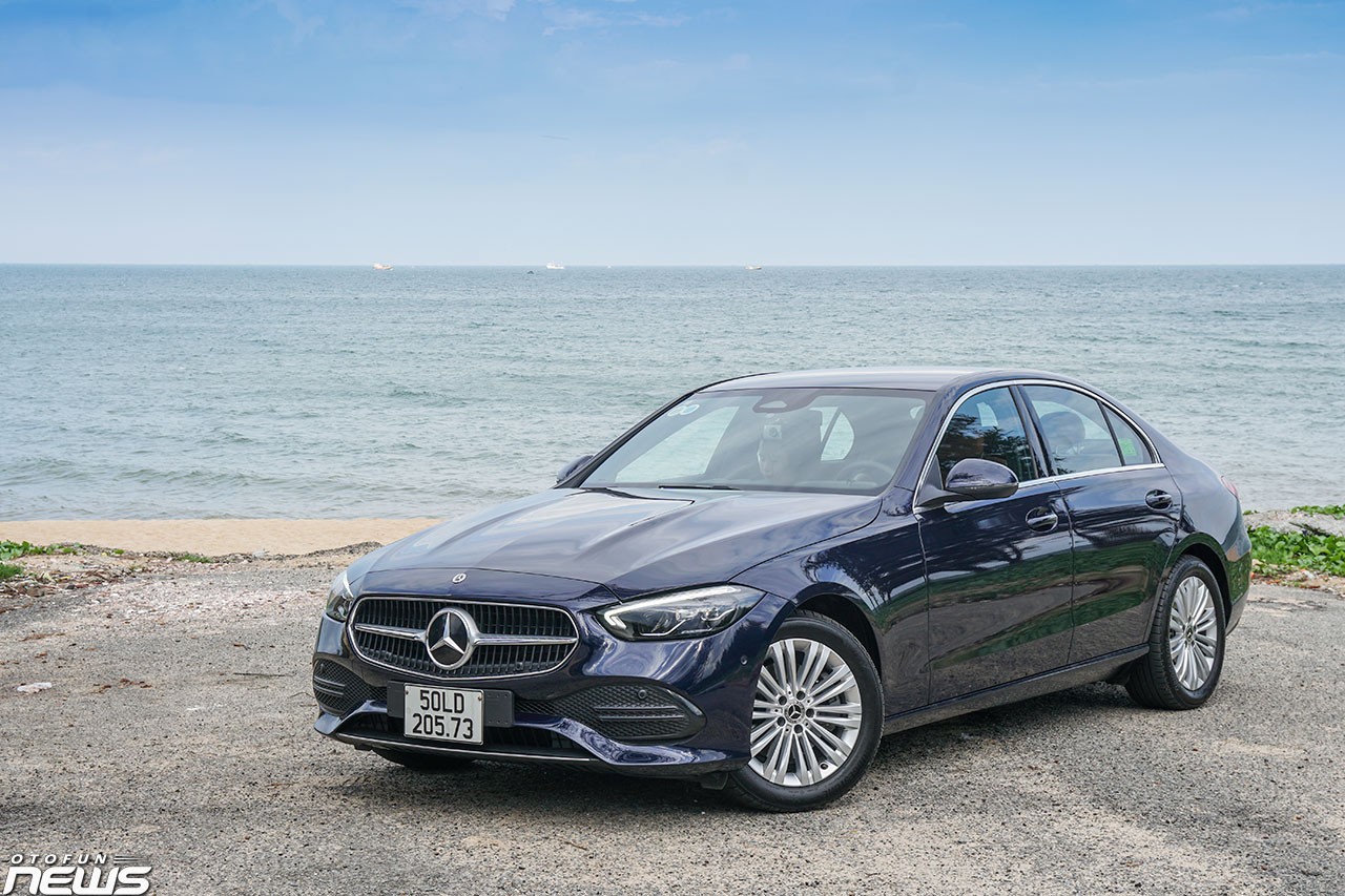 Mercedes-Benz C 200 Avantgarde có giá 1,7 tỷ đồng. Mercedes-Benz C 200 Avantgarde có giá 1,7 tỷ đồng.