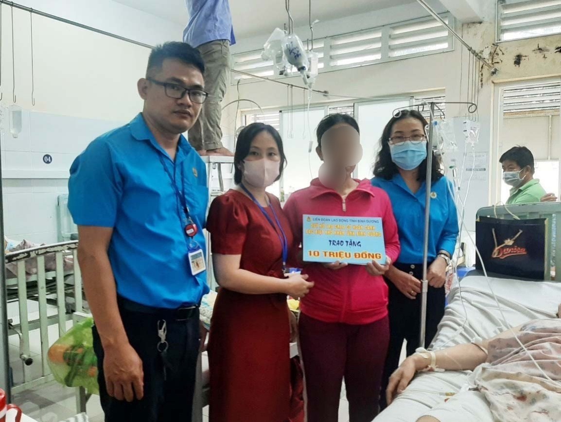 Công đoàn Bình Dương quan tâm, giúp đỡ, sẻ chia với công nhân khó khăn Công đoàn Bình Dương quan tâm, giúp đỡ, sẻ chia với công nhân khó khăn