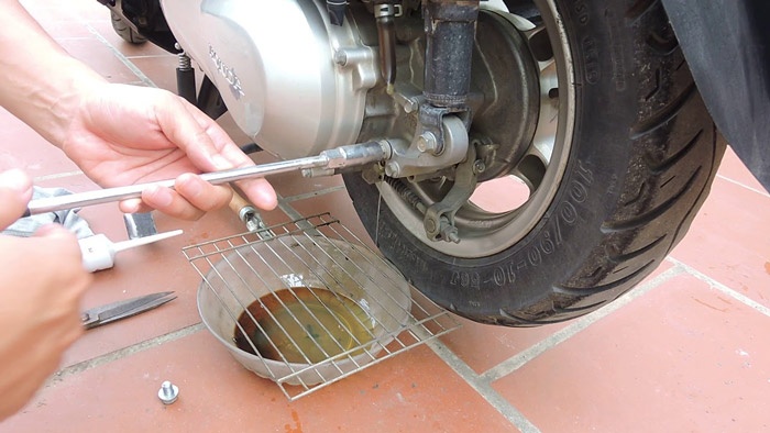 5 thành phần hao mòn trên xe máy công nhân thường không để ý