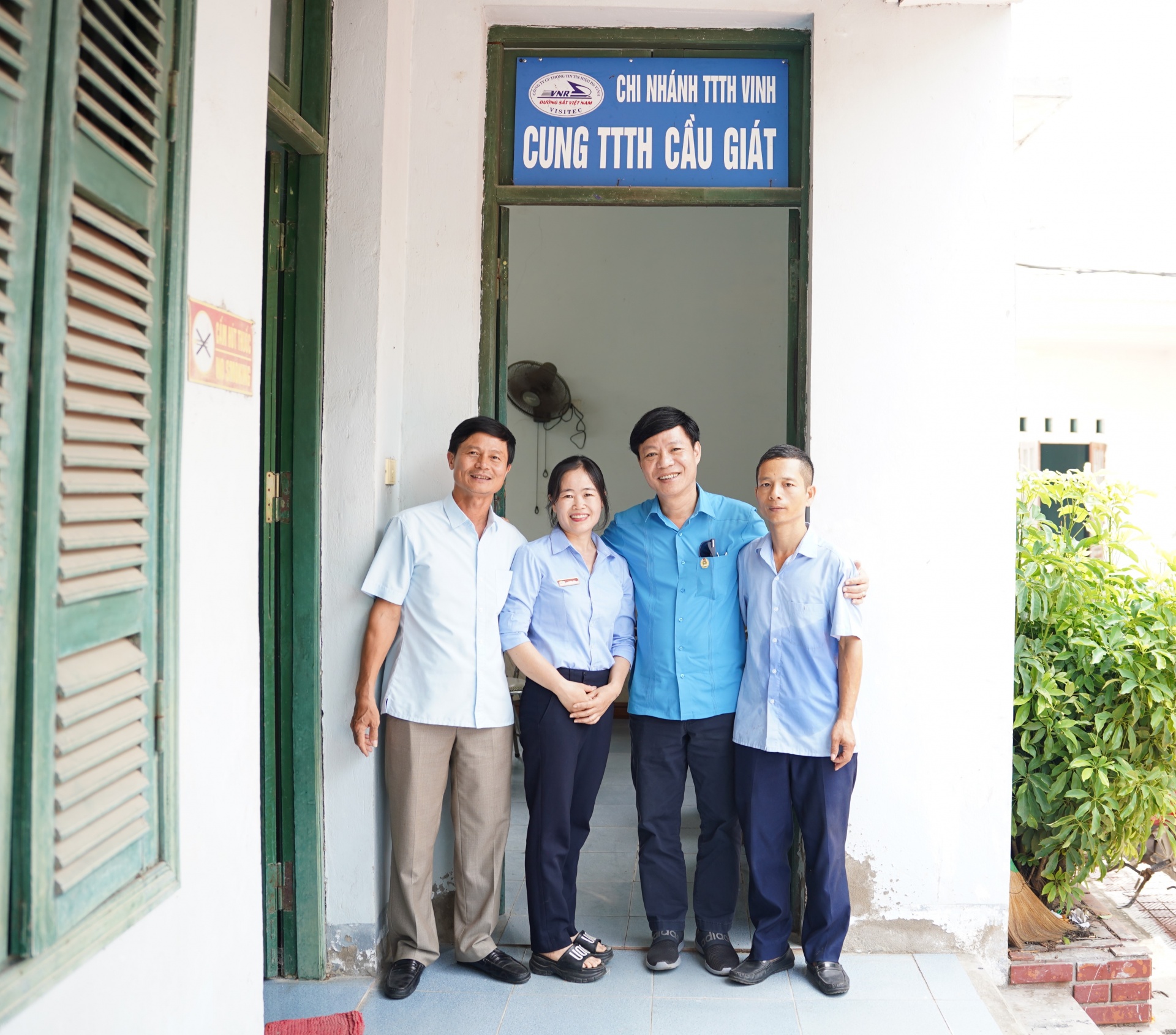 Công đoàn Đường sắt Việt Nam khen thưởng cho công nhân dũng cảm cứu người Công đoàn Đường sắt Việt Nam khen thưởng công nhân dũng cảm cứu người