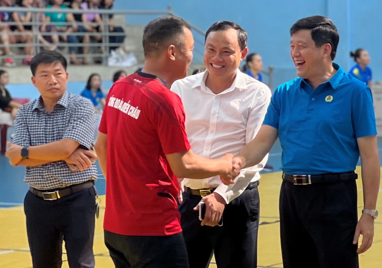 Trang trọng, sôi động Giải thể thao do LĐLĐ tỉnh Nghệ An tổ chức