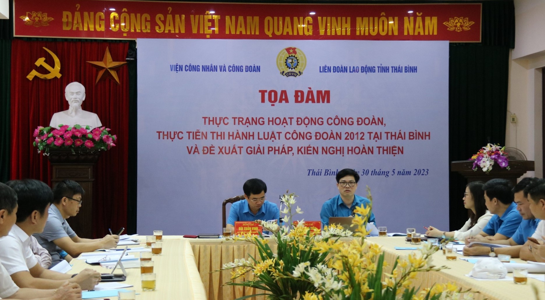 Làm tốt vai trò cầu nối giữa Đảng, chính quyền với doanh nghiệp và người lao động