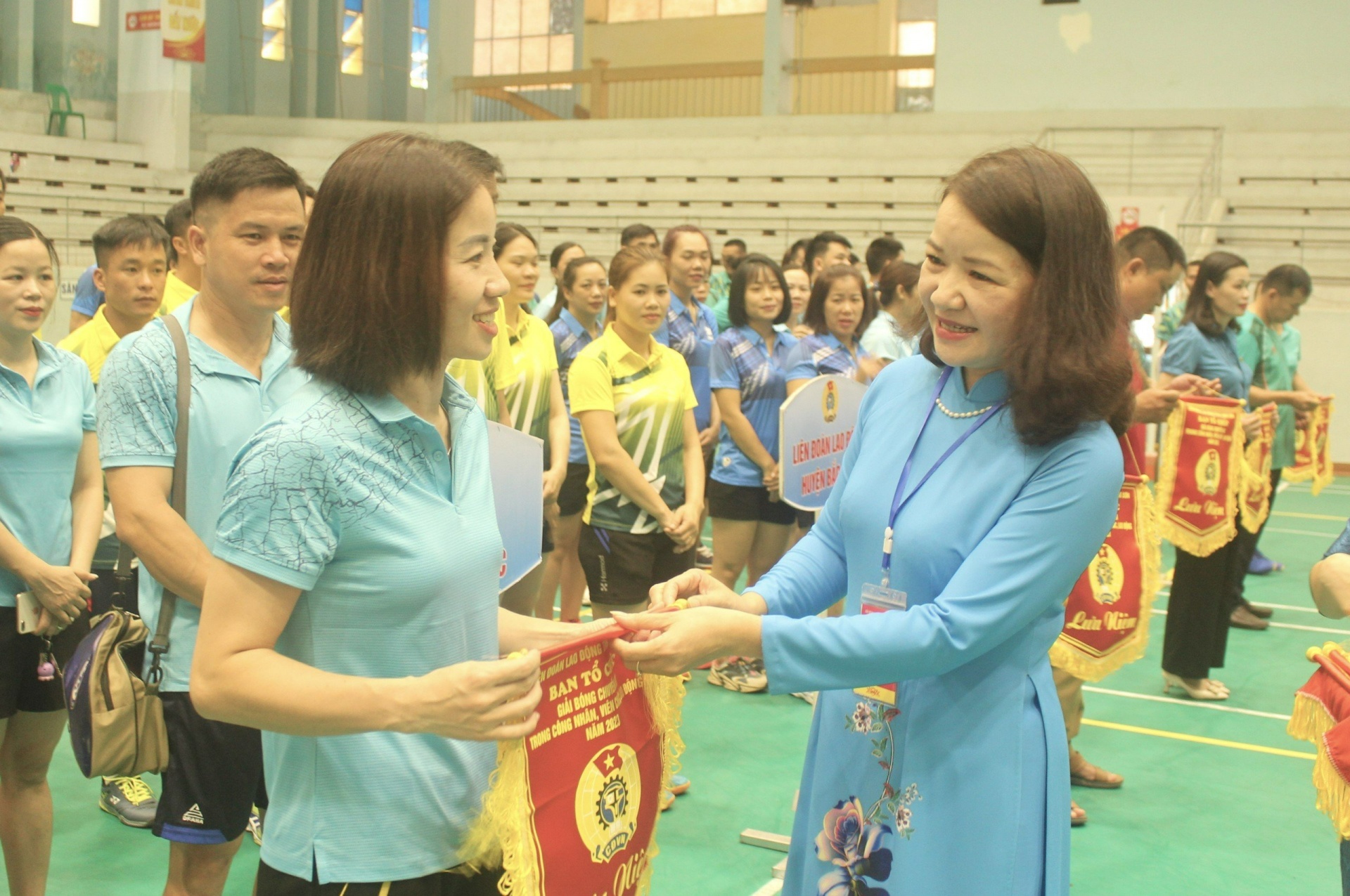 Lạng Sơn: Tổ chức Giải Bóng chuyền hơi chào mừng thành công đại hội công đoàn các cấp