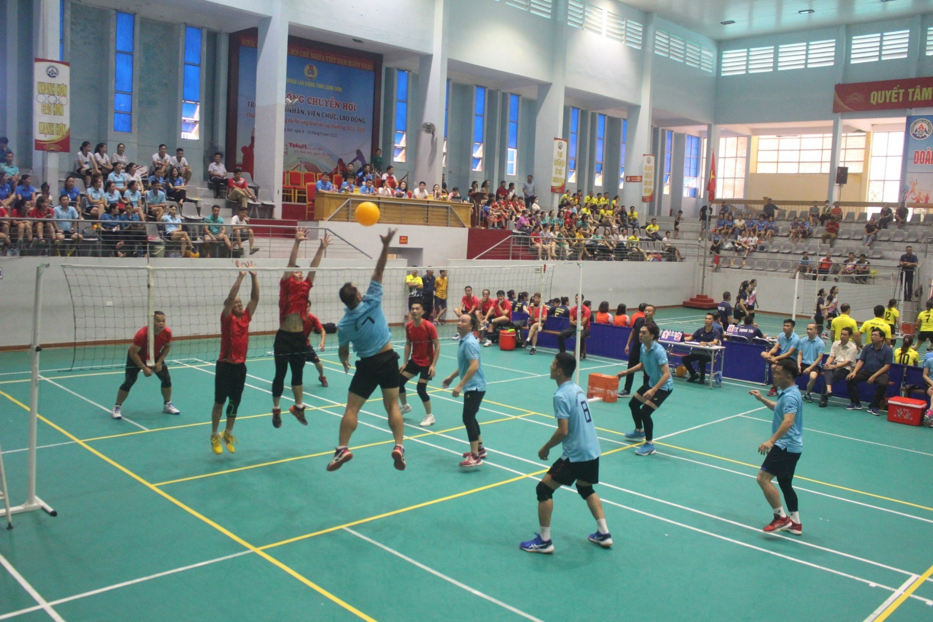 Lạng Sơn: Tổ chức Giải Bóng chuyền hơi chào mừng thành công đại hội công đoàn các cấp