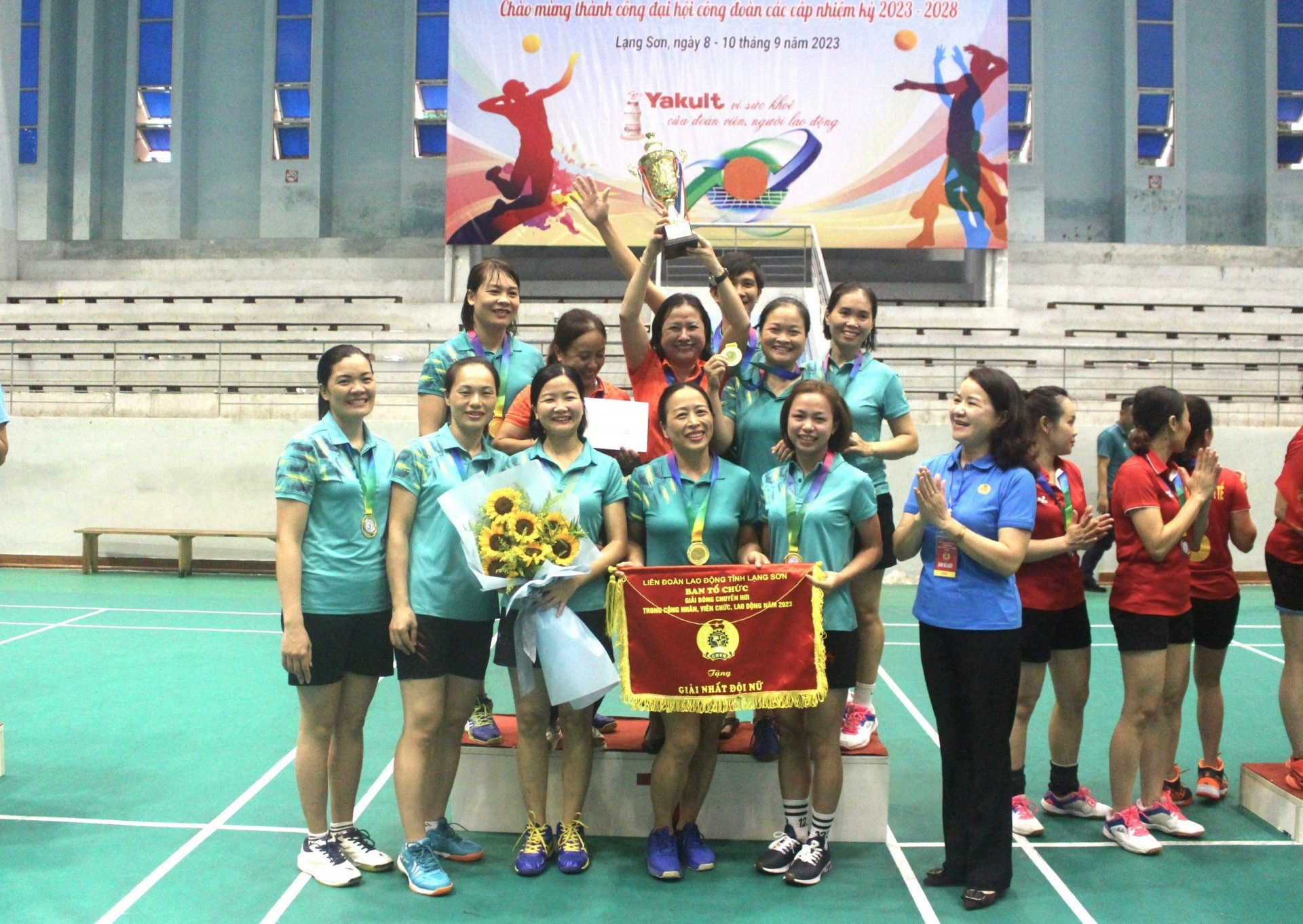 Lạng Sơn: Tổ chức Giải Bóng chuyền hơi chào mừng thành công đại hội công đoàn các cấp