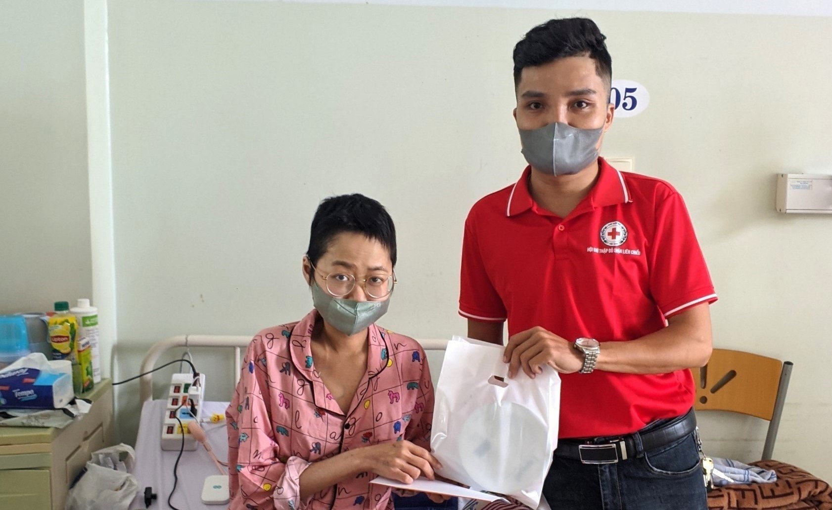 Anh công nhân mang niềm hy vọng sống cho “người chờ máu” Anh công nhân mang niềm hy vọng sống cho “người chờ máu”