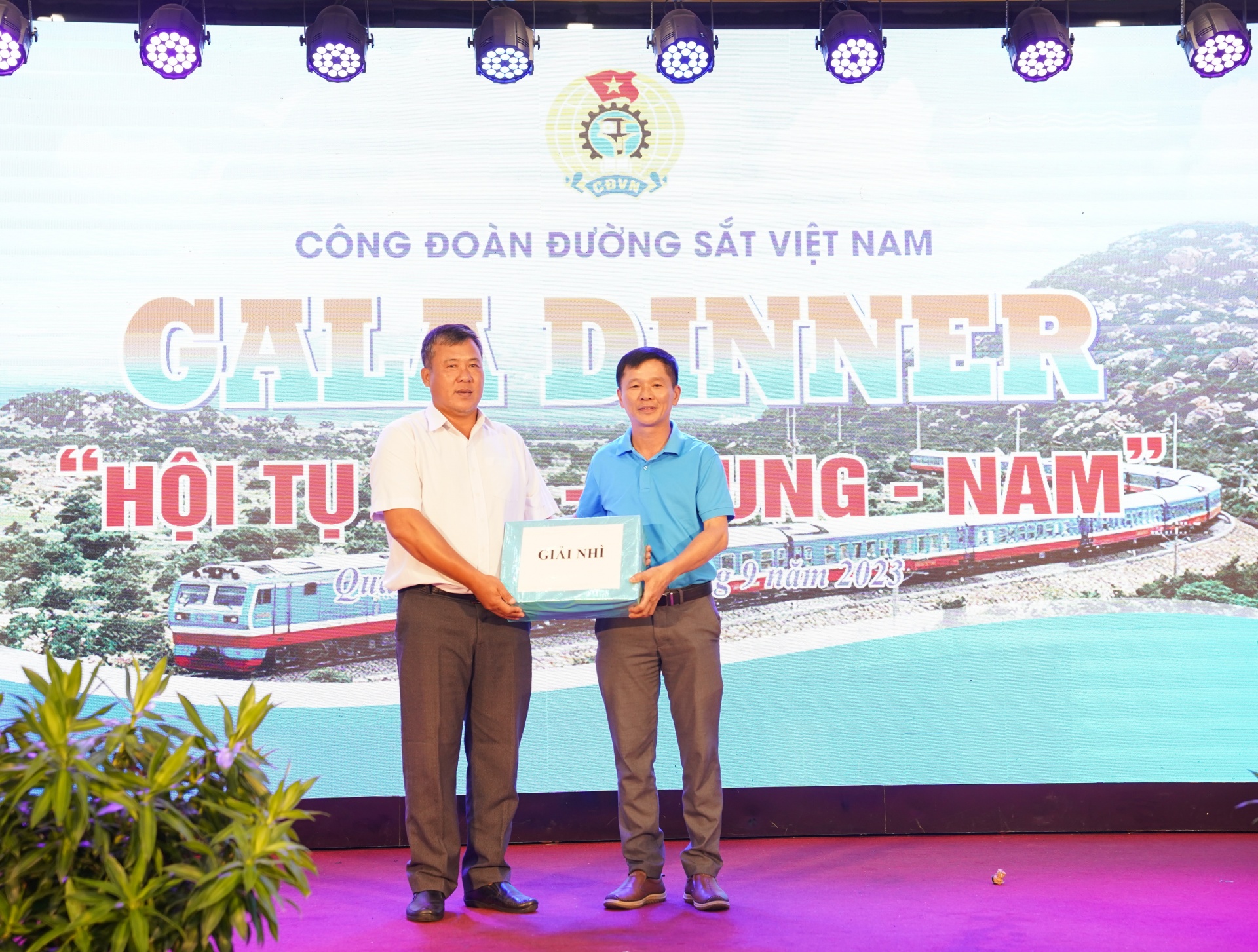 Vui vẻ, thân tình chương trình nghỉ dưỡng, biểu dương của Công đoàn Đường sắt Việt Nam Vui vẻ, thân tình chương trình nghỉ dưỡng, biểu dương của Công đoàn Đường sắt Việt Nam