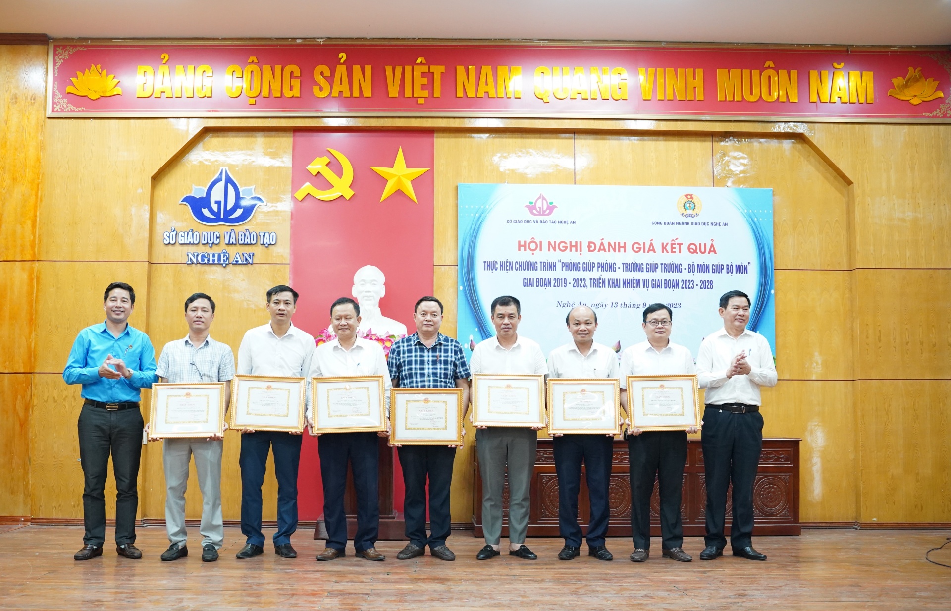 Các trường tích cực giúp đỡ nhau đã góp phần tạo nên thương hiệu của giáo dục Nghệ An Các trường tích cực giúp đỡ nhau đã góp phần tạo nên thương hiệu của giáo dục Nghệ An