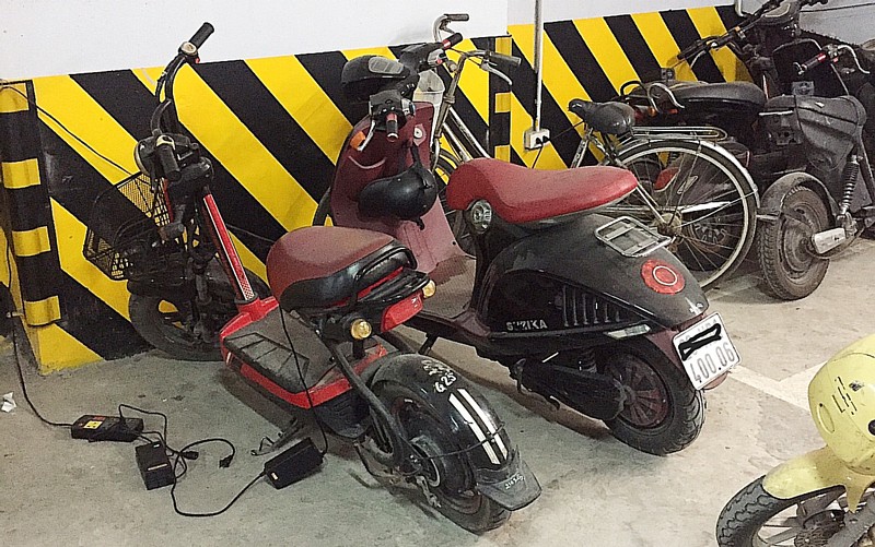 Xe điện bốc cháy khi sạc, nguyên nhân và cách phòng tránh Xe điện bốc cháy khi sạc, nguyên nhân và cách phòng tránh