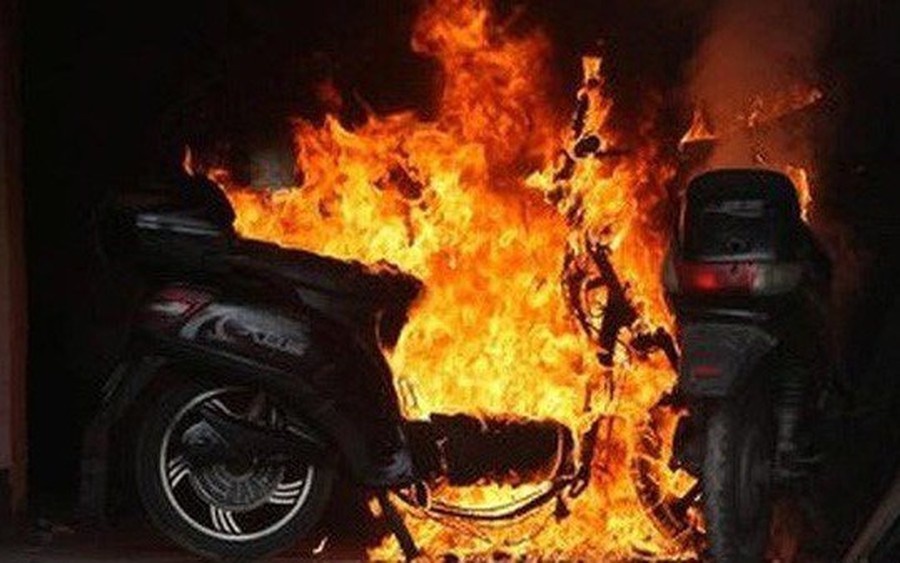 Xe điện cháy khi sạc, nguyên nhân và cách phòng tránh Xe điện cháy khi sạc, nguyên nhân và cách phòng tránh