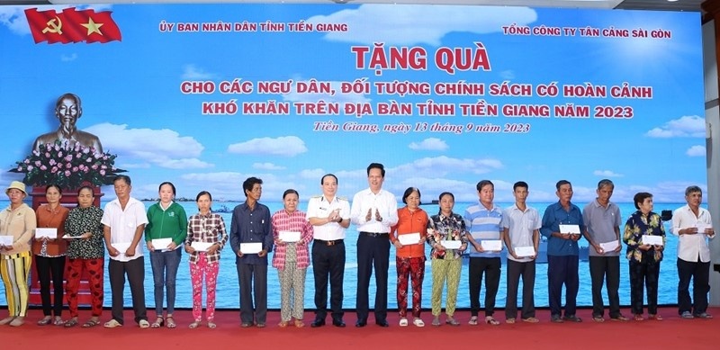 Tổng Công ty Tân Cảng Sài Gòn: Nhận đỡ đầu con ngư dân tại Tiền Giang, Bến Tre Tổng Công ty Tân Cảng Sài Gòn: Nhận đỡ đầu con ngư dân tại Tiền Giang, Bến Tre