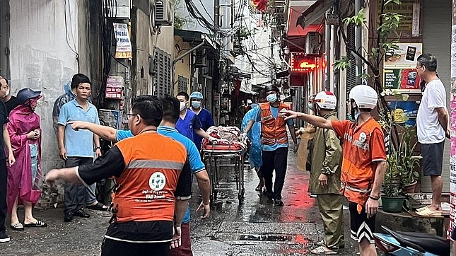 Chăm lo, tập trung cứu chữa đoàn viên, người lao động trong vụ cháy chung cư mini