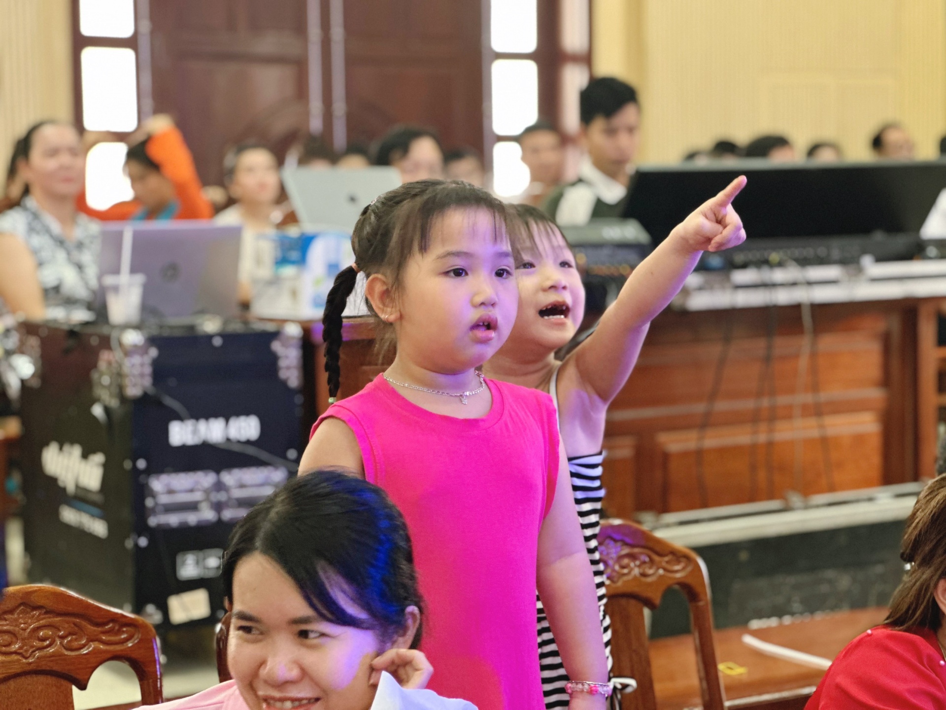 Hội thi Tiếng hát CNVCLĐ quận Cẩm Lệ năm 2023: Những khoảnh khắc sôi nổi, vui vẻ