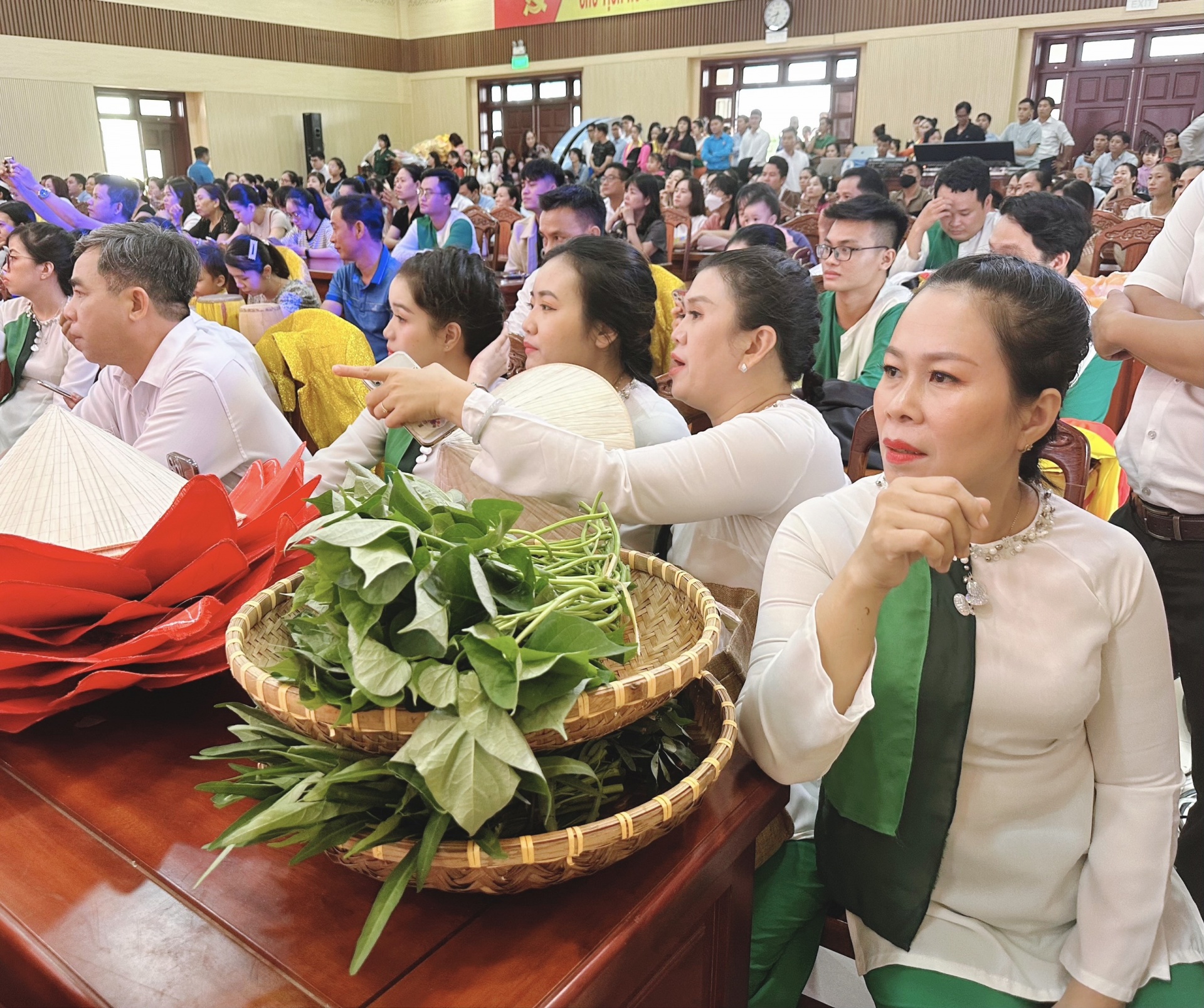 Hội thi Tiếng hát CNVCLĐ quận Cẩm Lệ năm 2023: Những khoảnh khắc sôi nổi, vui vẻ