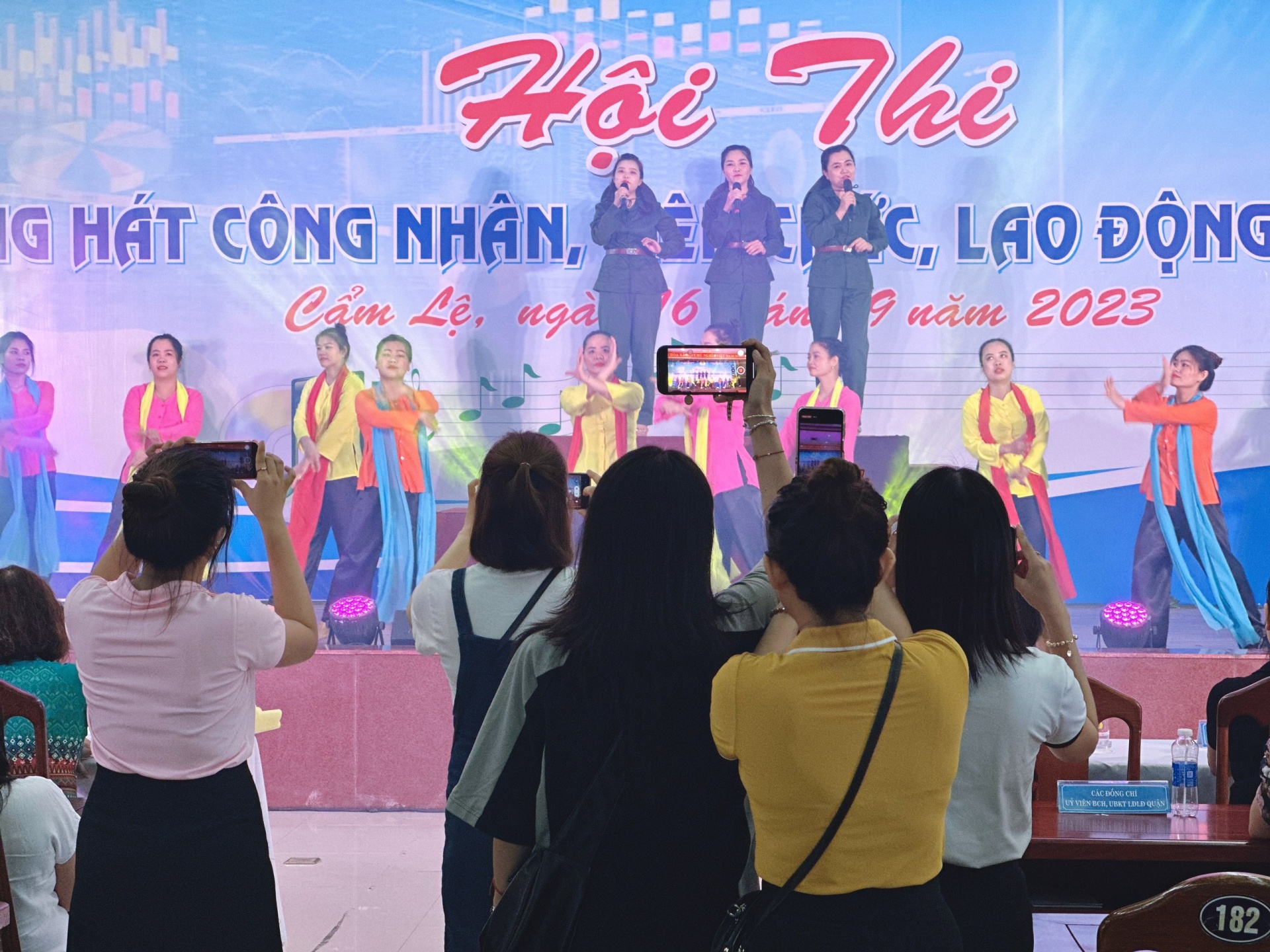 Hội thi Tiếng hát CNVCLĐ quận Cẩm Lệ năm 2023: Những khoảnh khắc sôi nổi, vui vẻ