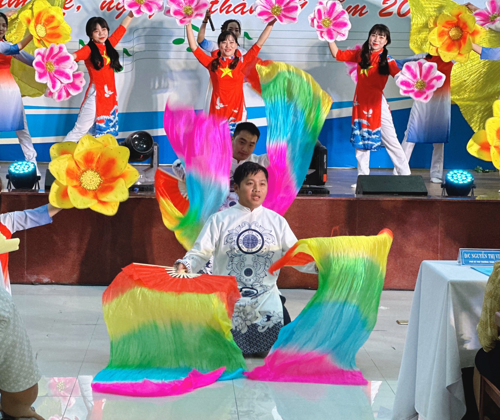 Hội thi Tiếng hát CNVCLĐ quận Cẩm Lệ năm 2023: Những khoảnh khắc sôi nổi, vui vẻ