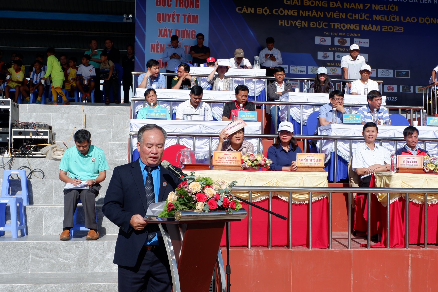 Công đoàn huyện Đức Trọng vận động gần 300 triệu đồng tổ chức Giải bóng đá nam 7 người